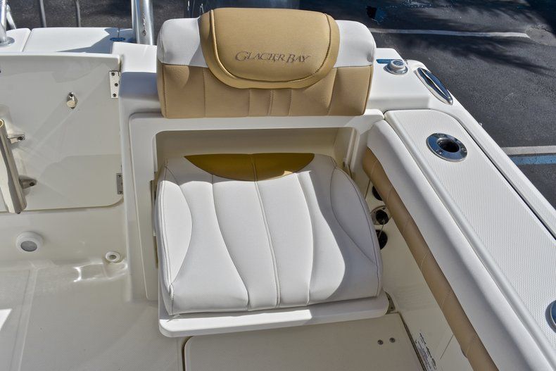 Thumbnail 25 for Used 2015 World Cat Renegade 2740  Glacier Bay Edition boat for sale in West Palm Beach, FL