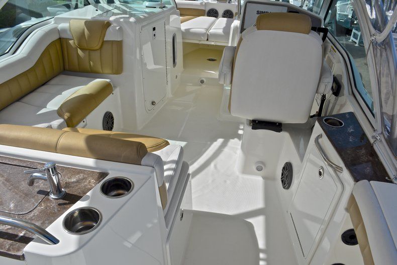 Thumbnail 45 for Used 2015 World Cat Renegade 2740  Glacier Bay Edition boat for sale in West Palm Beach, FL