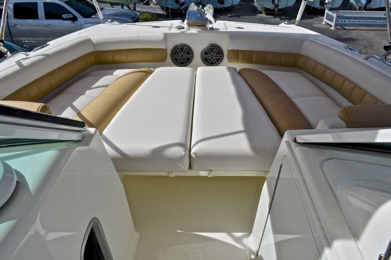 Thumbnail 85 for Used 2015 World Cat Renegade 2740  Glacier Bay Edition boat for sale in West Palm Beach, FL