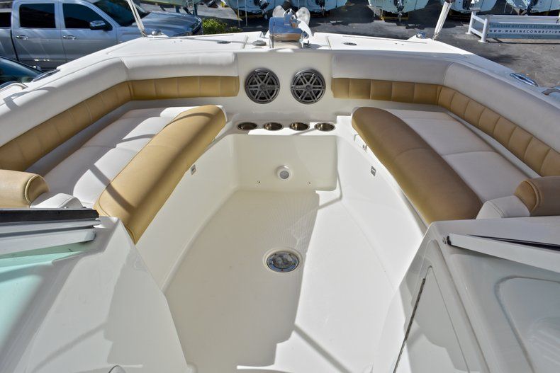Thumbnail 87 for Used 2015 World Cat Renegade 2740  Glacier Bay Edition boat for sale in West Palm Beach, FL
