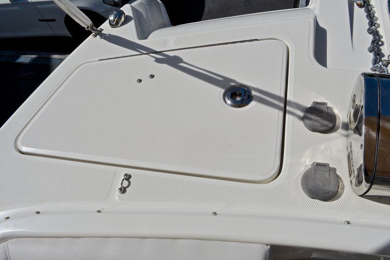 Thumbnail 93 for Used 2015 World Cat Renegade 2740  Glacier Bay Edition boat for sale in West Palm Beach, FL