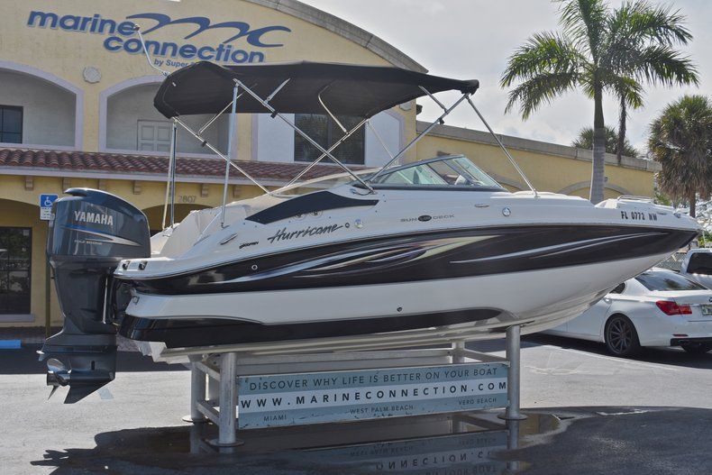 Thumbnail 7 for Used 2008 Hurricane SunDeck SD 2200 OB boat for sale in West Palm Beach, FL