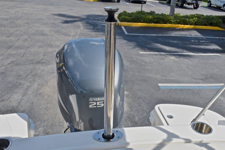 Thumbnail 21 for Used 2008 Hurricane SunDeck SD 2200 OB boat for sale in West Palm Beach, FL