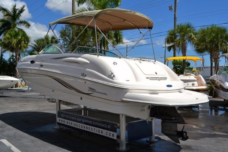 Thumbnail 7 for Used 2004 Chaparral 254 Sunesta Deck Boat boat for sale in West Palm Beach, FL