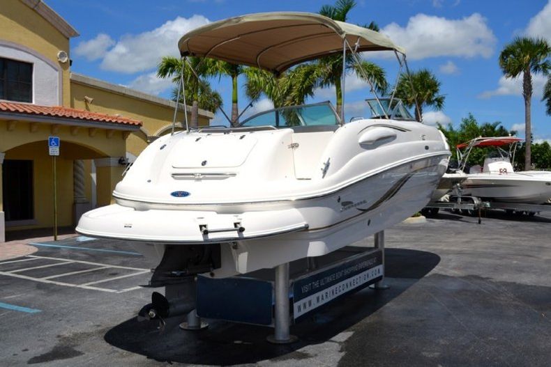 Thumbnail 9 for Used 2004 Chaparral 254 Sunesta Deck Boat boat for sale in West Palm Beach, FL