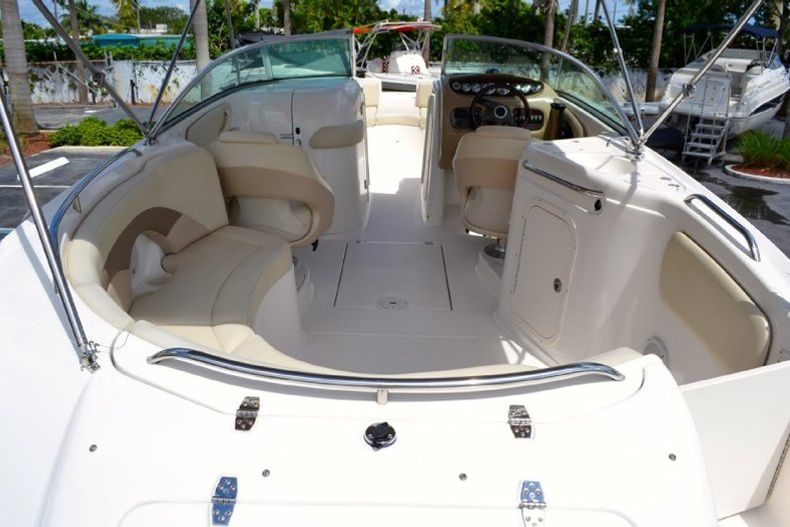 Thumbnail 17 for Used 2004 Chaparral 254 Sunesta Deck Boat boat for sale in West Palm Beach, FL