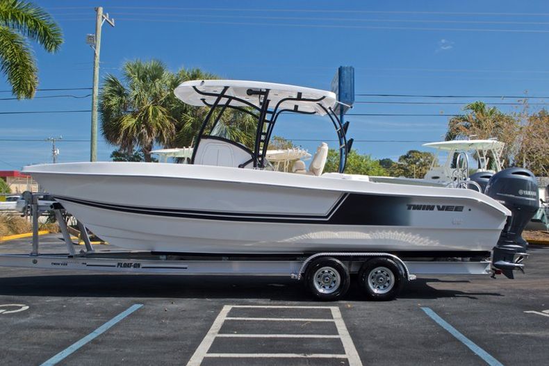 Thumbnail 5 for New 2017 Twin Vee 260SE OceanCat Sports Edition boat for sale in West Palm Beach, FL