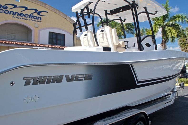Thumbnail 12 for New 2017 Twin Vee 260SE OceanCat Sports Edition boat for sale in West Palm Beach, FL