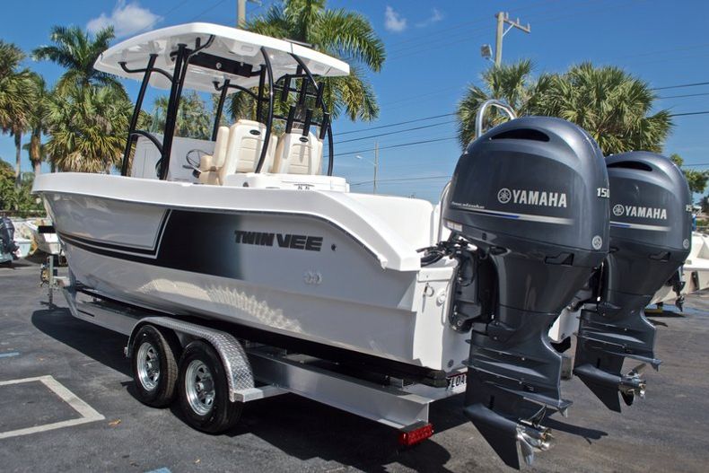 Thumbnail 8 for New 2017 Twin Vee 260SE OceanCat Sports Edition boat for sale in West Palm Beach, FL