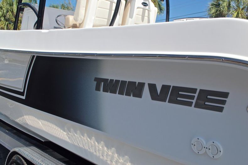 Thumbnail 7 for New 2017 Twin Vee 260SE OceanCat Sports Edition boat for sale in West Palm Beach, FL