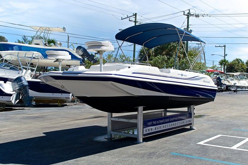 Thumbnail 3 for Used 2012 Hurricane SunDeck Sport SS 201 OB boat for sale in West Palm Beach, FL