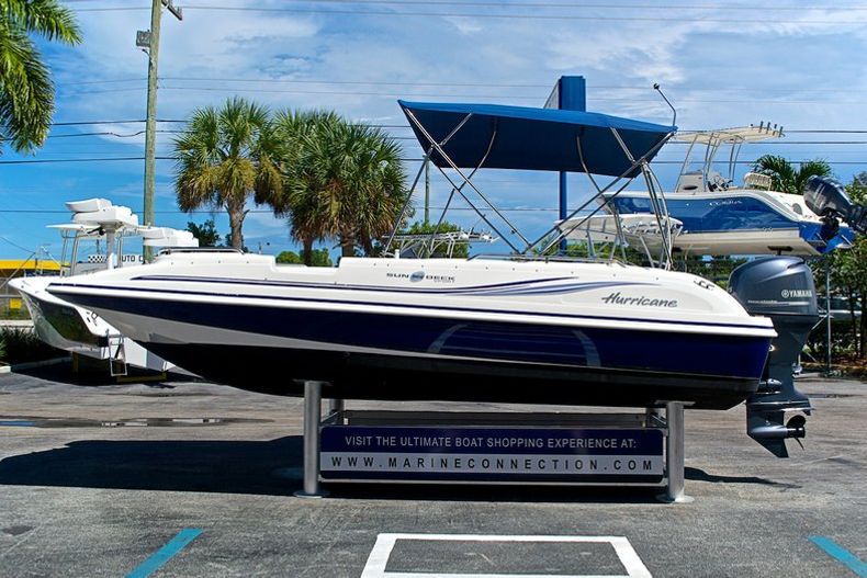 Thumbnail 4 for Used 2012 Hurricane SunDeck Sport SS 201 OB boat for sale in West Palm Beach, FL