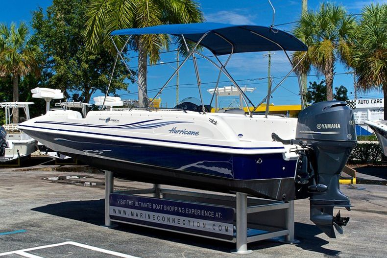 Thumbnail 5 for Used 2012 Hurricane SunDeck Sport SS 201 OB boat for sale in West Palm Beach, FL
