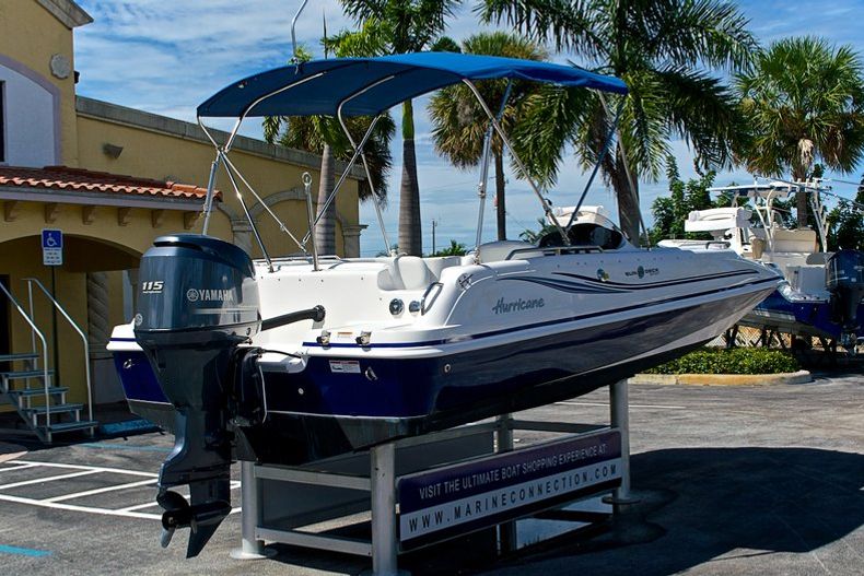 Thumbnail 7 for Used 2012 Hurricane SunDeck Sport SS 201 OB boat for sale in West Palm Beach, FL