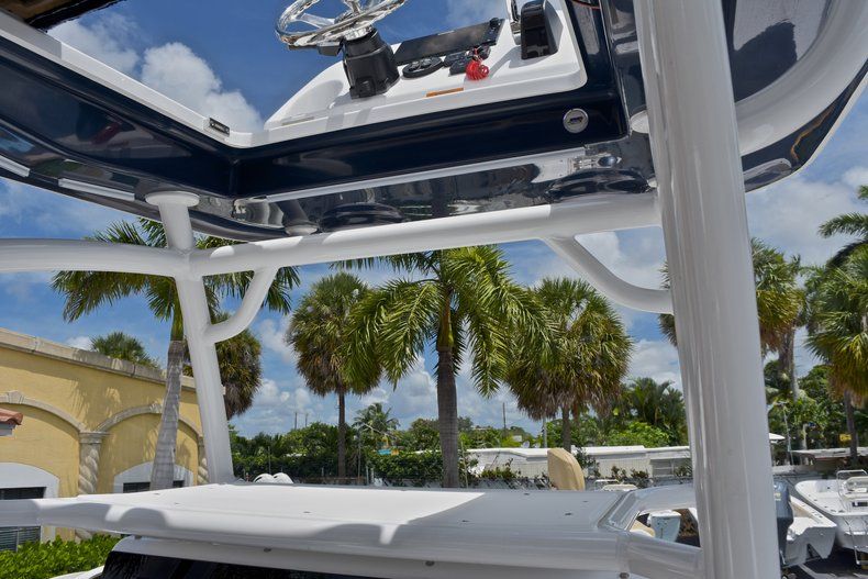 Thumbnail 33 for New 2017 Sportsman Masters 267 Bay Boat boat for sale in Islamorada, FL
