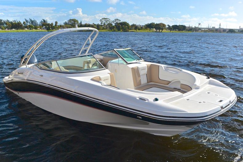 Thumbnail 120 for New 2014 Hurricane SunDeck SD 2690 OB boat for sale in West Palm Beach, FL