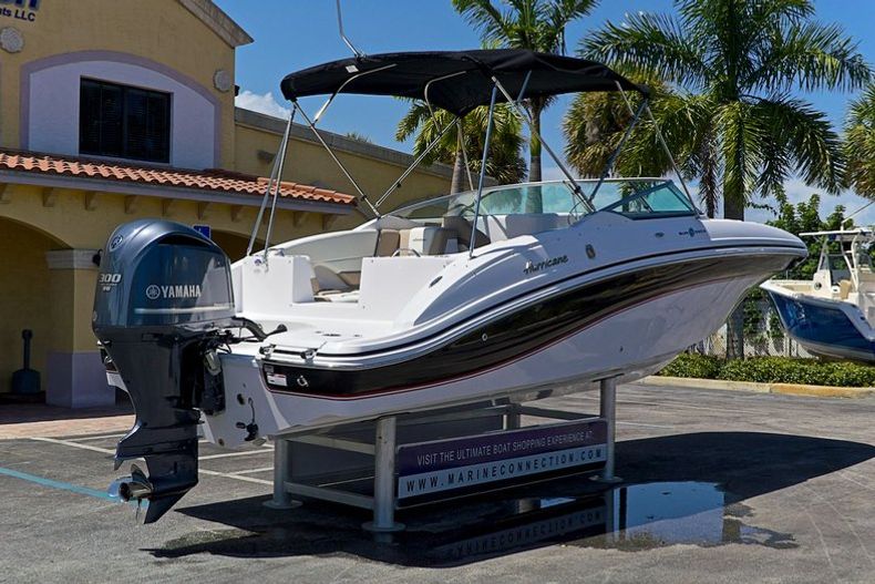 Thumbnail 9 for New 2014 Hurricane SunDeck SD 2690 OB boat for sale in West Palm Beach, FL