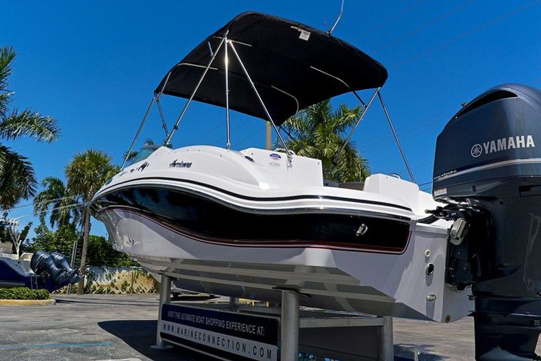 Thumbnail 24 for New 2014 Hurricane SunDeck SD 2690 OB boat for sale in West Palm Beach, FL