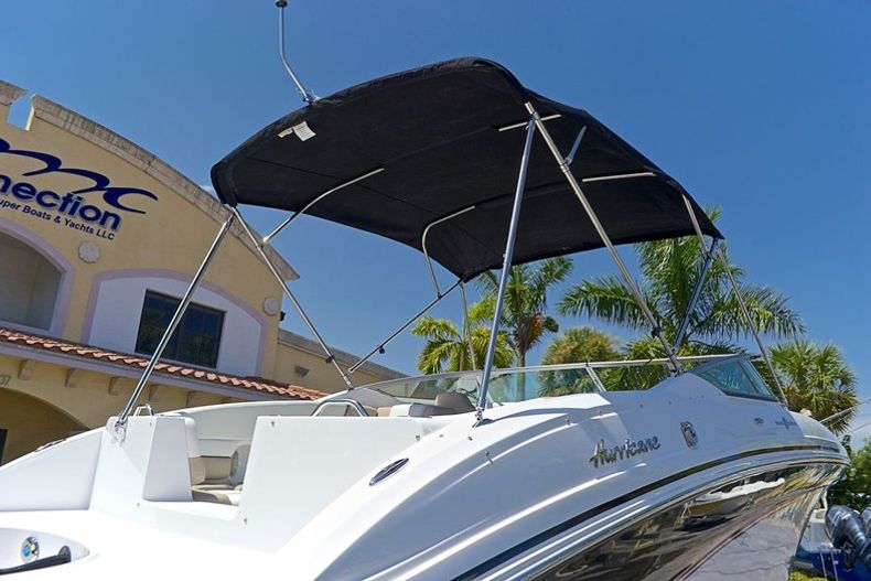 Thumbnail 20 for New 2014 Hurricane SunDeck SD 2690 OB boat for sale in West Palm Beach, FL