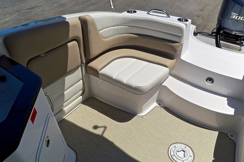 Thumbnail 29 for New 2014 Hurricane SunDeck SD 2690 OB boat for sale in West Palm Beach, FL
