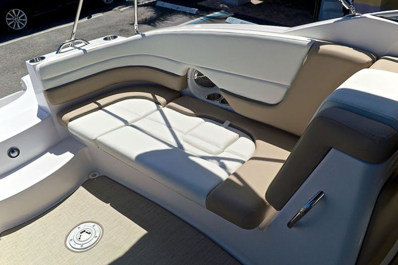 Thumbnail 56 for New 2014 Hurricane SunDeck SD 2690 OB boat for sale in West Palm Beach, FL