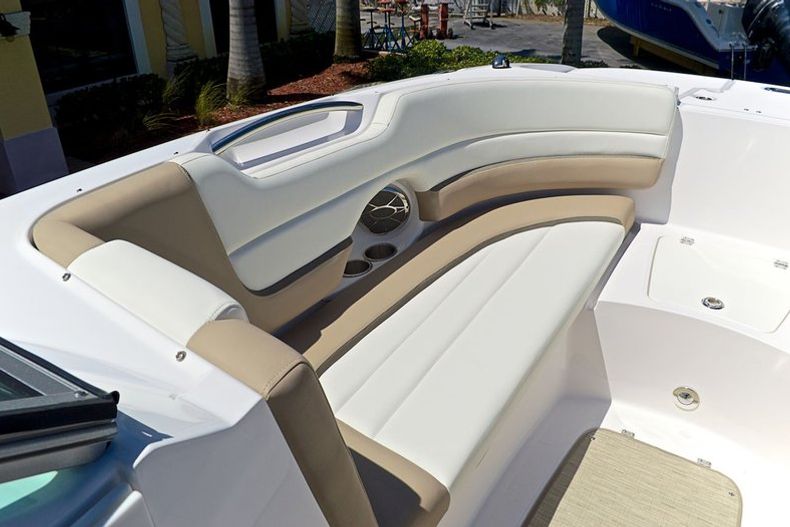 Thumbnail 85 for New 2014 Hurricane SunDeck SD 2690 OB boat for sale in West Palm Beach, FL