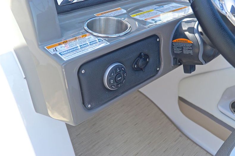 Thumbnail 79 for New 2014 Hurricane SunDeck SD 2690 OB boat for sale in West Palm Beach, FL