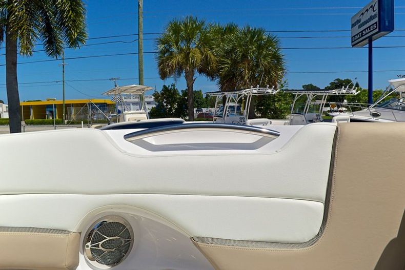 Thumbnail 105 for New 2014 Hurricane SunDeck SD 2690 OB boat for sale in West Palm Beach, FL