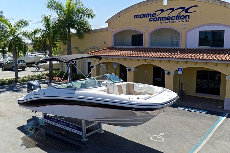 Thumbnail 113 for New 2014 Hurricane SunDeck SD 2690 OB boat for sale in West Palm Beach, FL