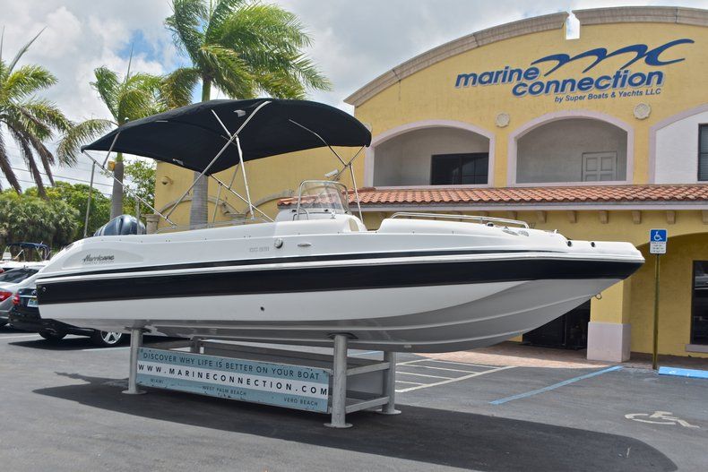 Thumbnail 1 for New 2017 Hurricane Sundeck Sport SS 231 OB boat for sale in Vero Beach, FL