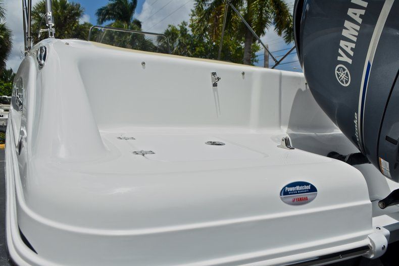 Thumbnail 11 for New 2017 Hurricane Sundeck Sport SS 231 OB boat for sale in Vero Beach, FL