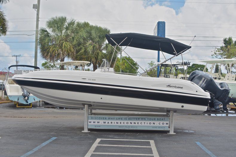Thumbnail 4 for New 2017 Hurricane Sundeck Sport SS 231 OB boat for sale in Vero Beach, FL