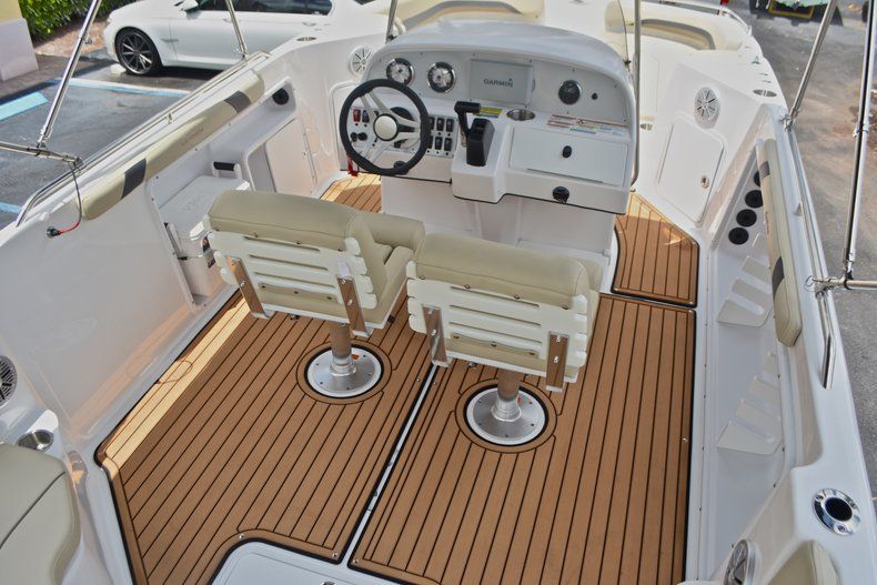 Thumbnail 13 for New 2017 Hurricane Sundeck Sport SS 231 OB boat for sale in Vero Beach, FL