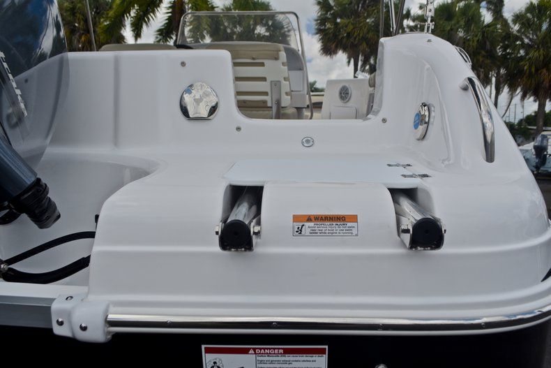 Thumbnail 9 for New 2017 Hurricane Sundeck Sport SS 231 OB boat for sale in Vero Beach, FL
