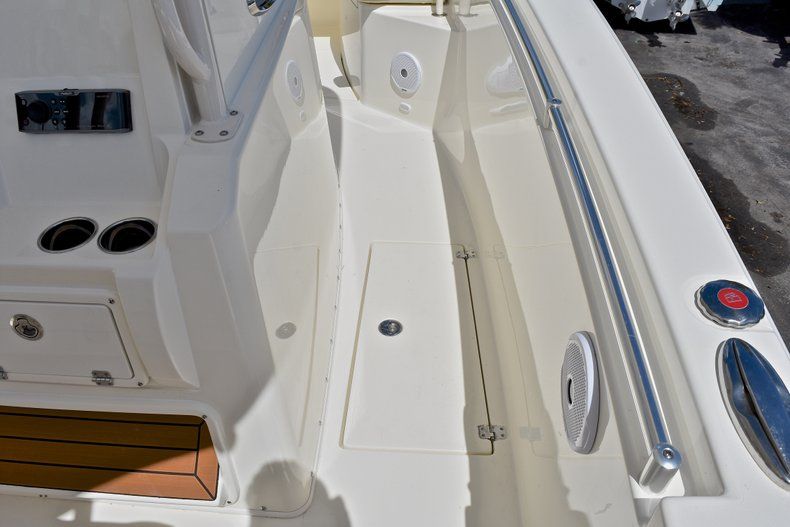 Thumbnail 33 for New 2018 Cobia 301 CC Center Console boat for sale in West Palm Beach, FL