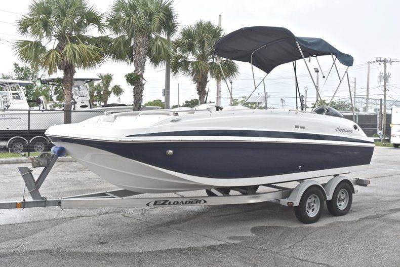 Thumbnail 3 for New 2018 Hurricane 188 SunDeck Sport OB boat for sale in West Palm Beach, FL