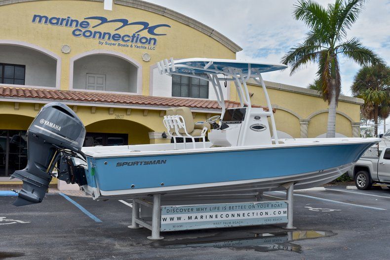 Thumbnail 7 for New 2018 Sportsman Masters 247 Bay Boat boat for sale in Vero Beach, FL