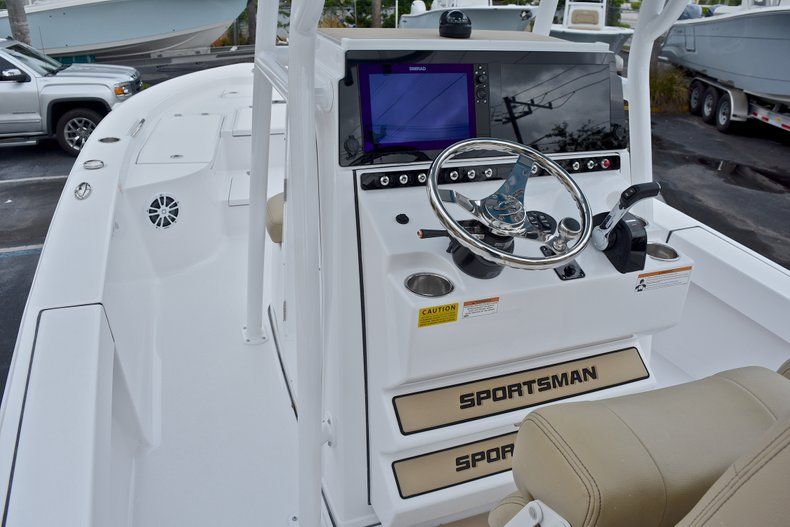 Thumbnail 30 for New 2018 Sportsman Masters 247 Bay Boat boat for sale in Vero Beach, FL