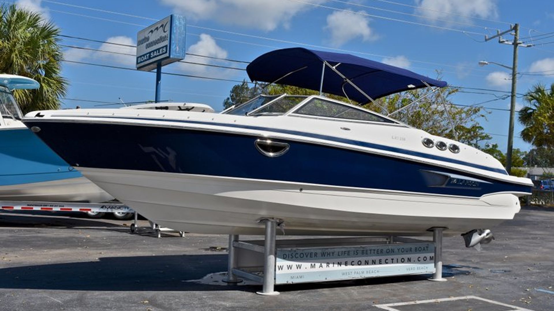 Used 2011 Larson 258 LXI Bowrider #1051 image 4