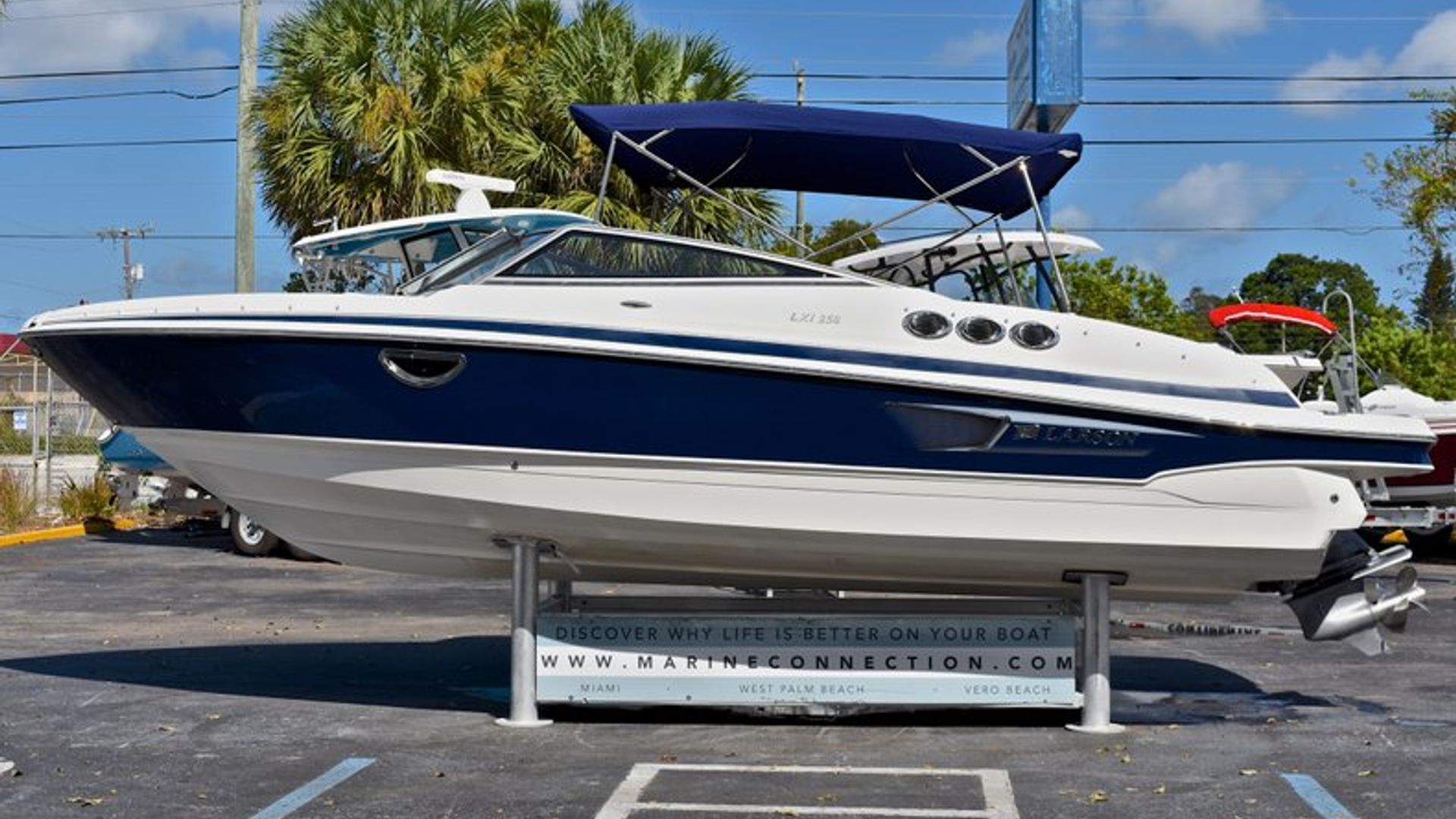 Used 2011 Larson 258 LXI Bowrider #1051 image 5