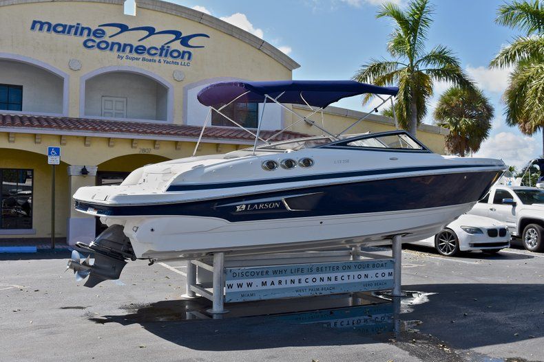Thumbnail 8 for Used 2011 Larson 258 LXI Bowrider boat for sale in West Palm Beach, FL