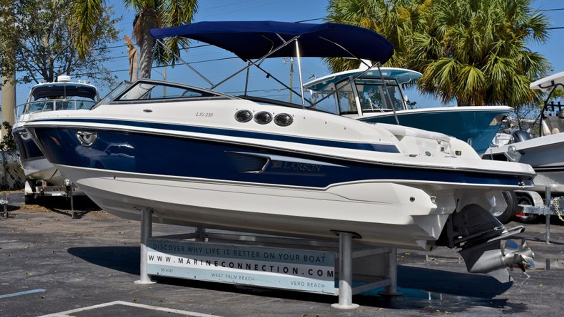 Used 2011 Larson 258 LXI Bowrider #1051 image 6