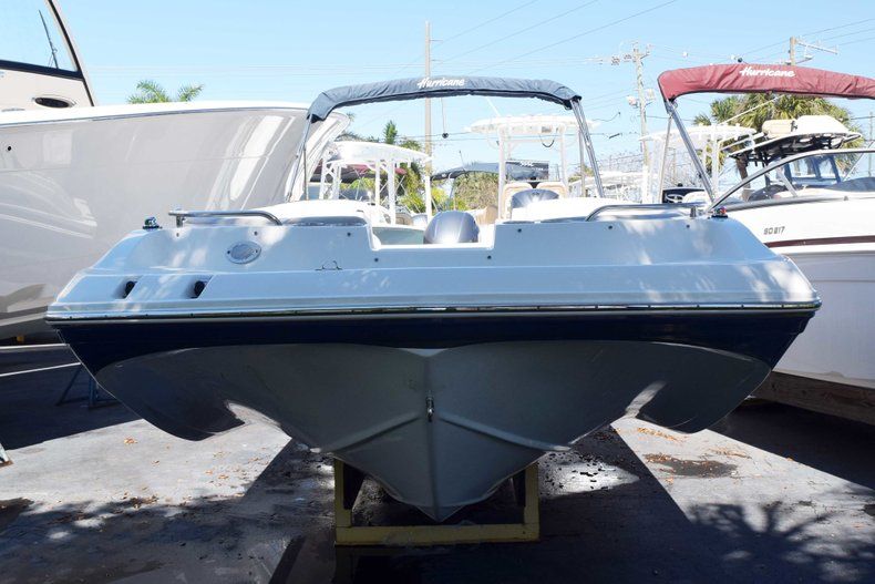 Thumbnail 3 for New 2018 Hurricane 188 SunDeck Sport OB boat for sale in West Palm Beach, FL