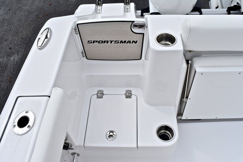 Thumbnail 12 for New 2018 Sportsman Open 282 Center Console boat for sale in West Palm Beach, FL