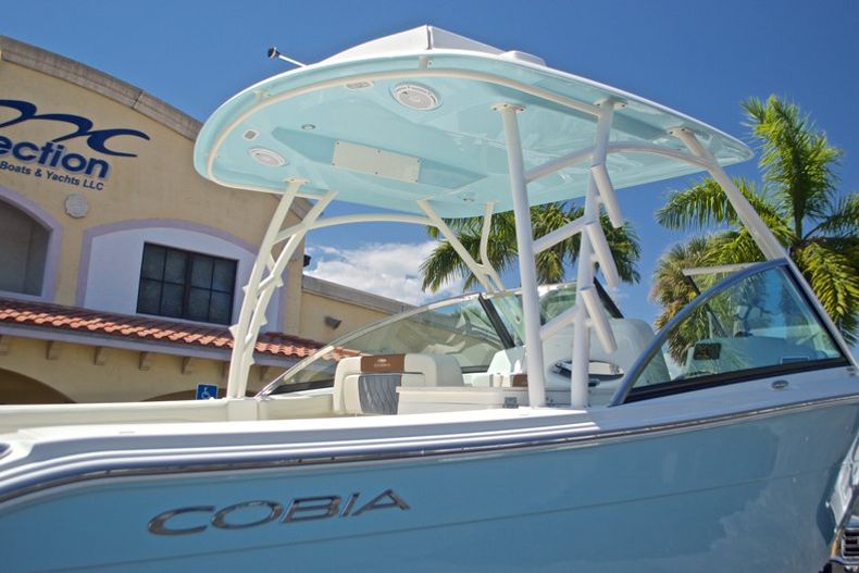 Thumbnail 21 for New 2017 Cobia 280 DC Dual Console boat for sale in West Palm Beach, FL