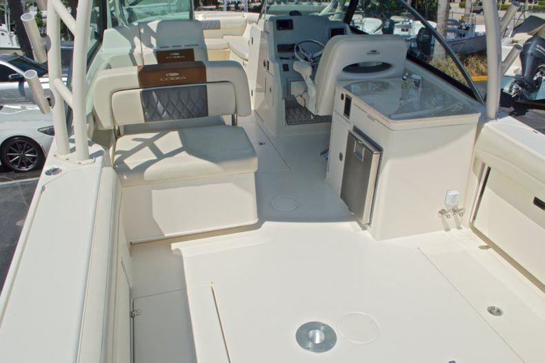 Thumbnail 23 for New 2017 Cobia 280 DC Dual Console boat for sale in West Palm Beach, FL