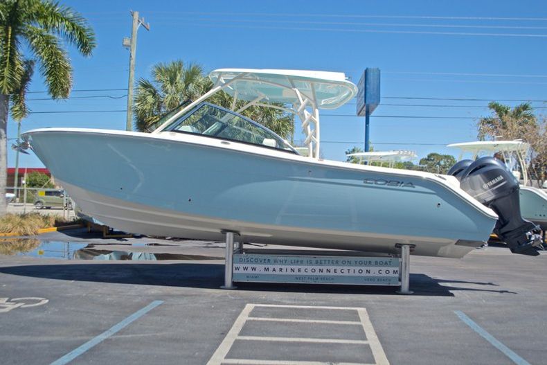 Thumbnail 16 for New 2017 Cobia 280 DC Dual Console boat for sale in West Palm Beach, FL