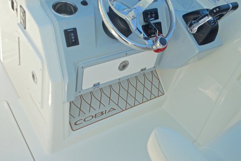 Thumbnail 79 for New 2017 Cobia 280 DC Dual Console boat for sale in West Palm Beach, FL