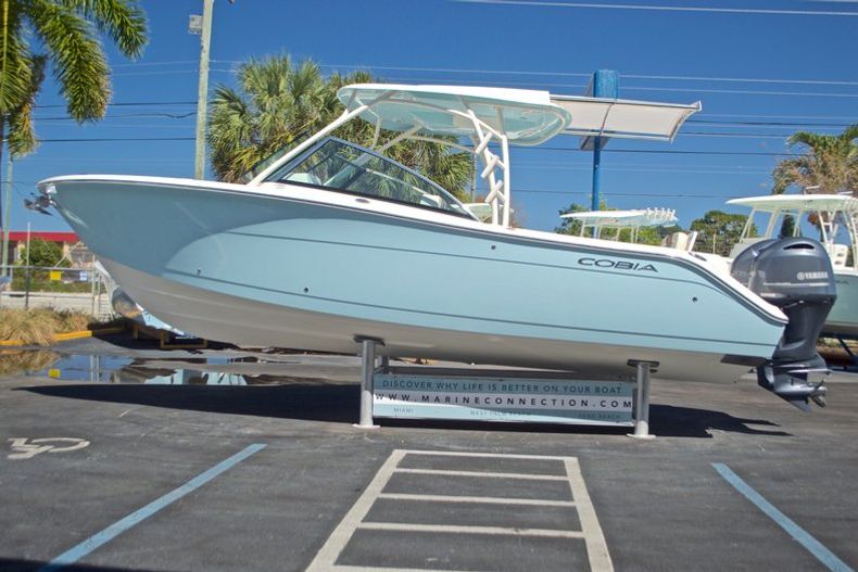 Thumbnail 4 for New 2017 Cobia 280 DC Dual Console boat for sale in West Palm Beach, FL