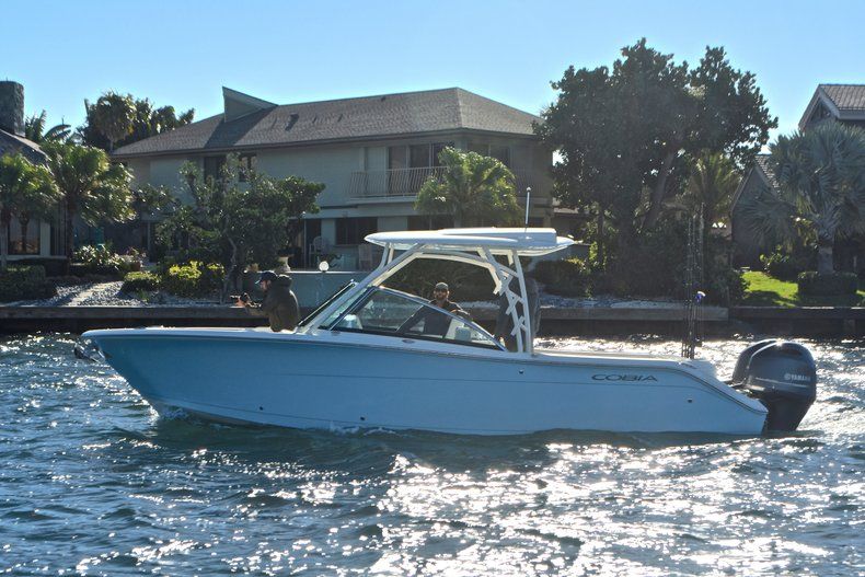 Thumbnail 115 for New 2017 Cobia 280 DC Dual Console boat for sale in West Palm Beach, FL